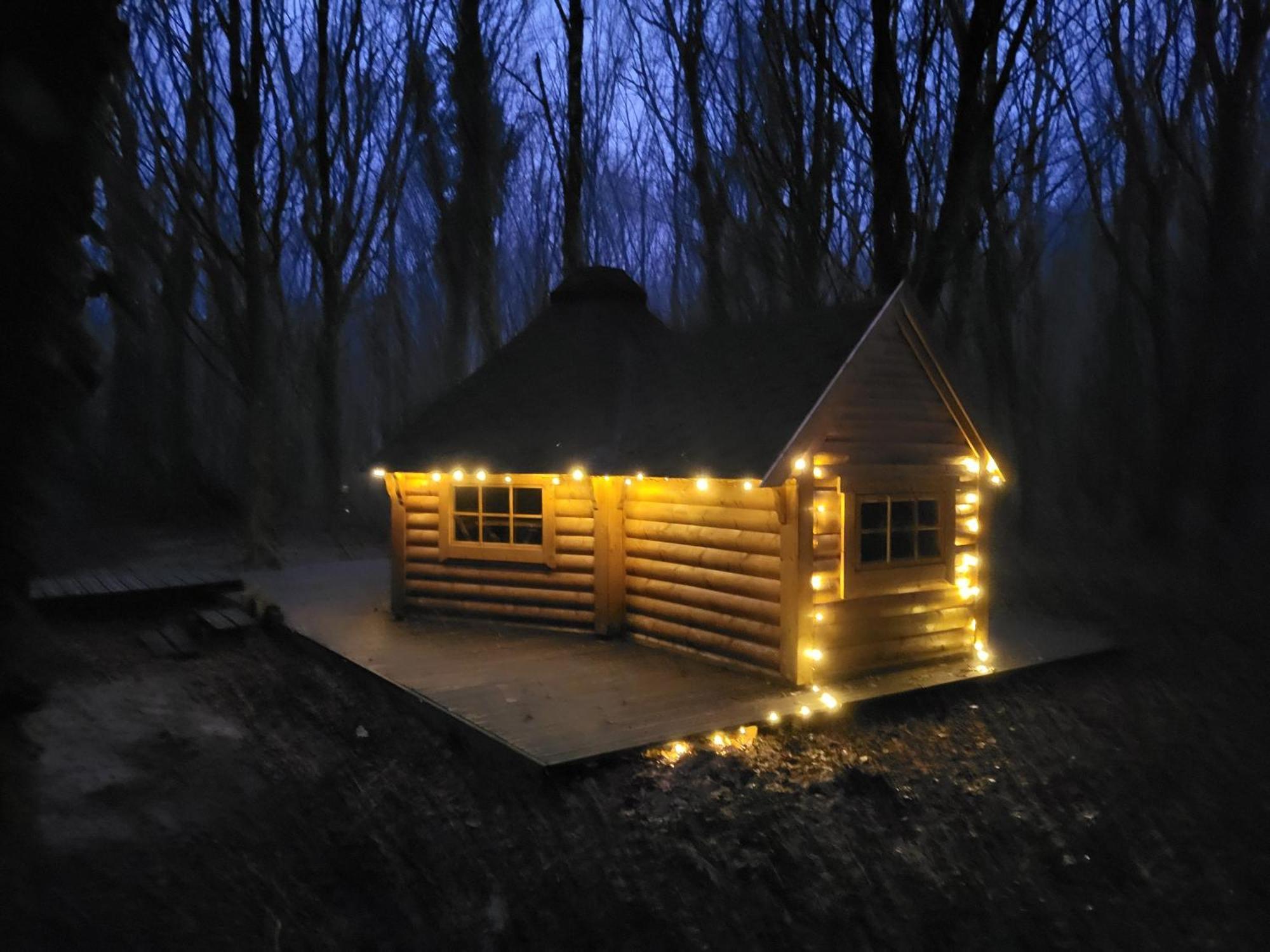 Le Domaine Insolite De Broceliande Paimpont Exterior foto