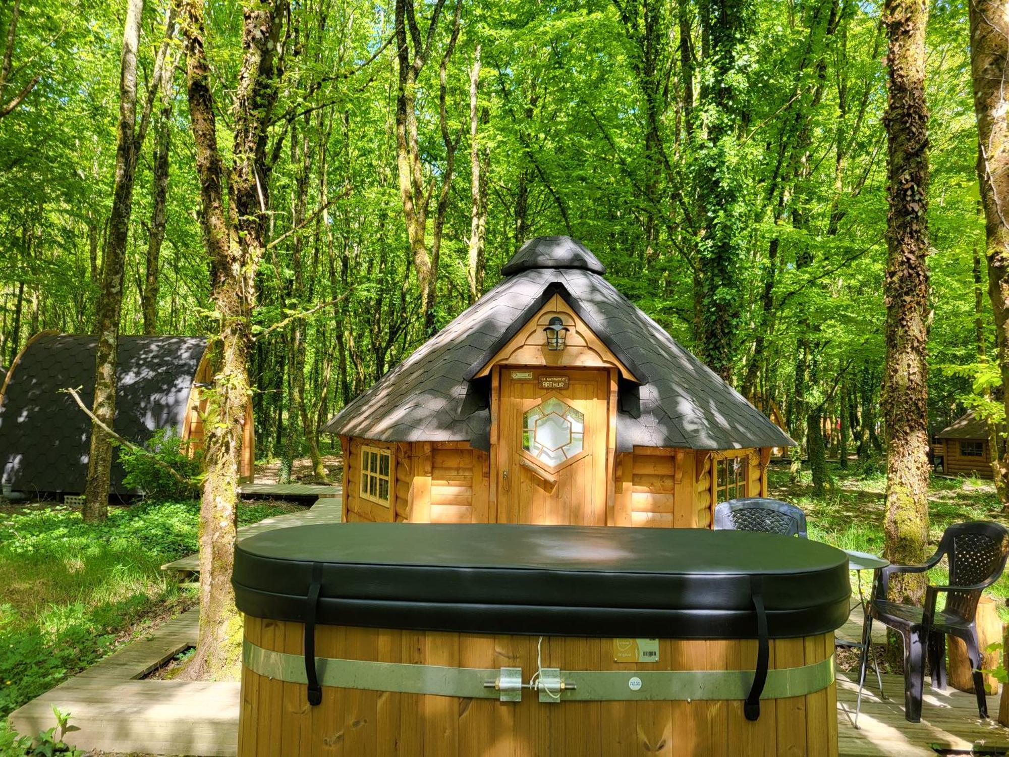 Le Domaine Insolite De Broceliande Paimpont Exterior foto