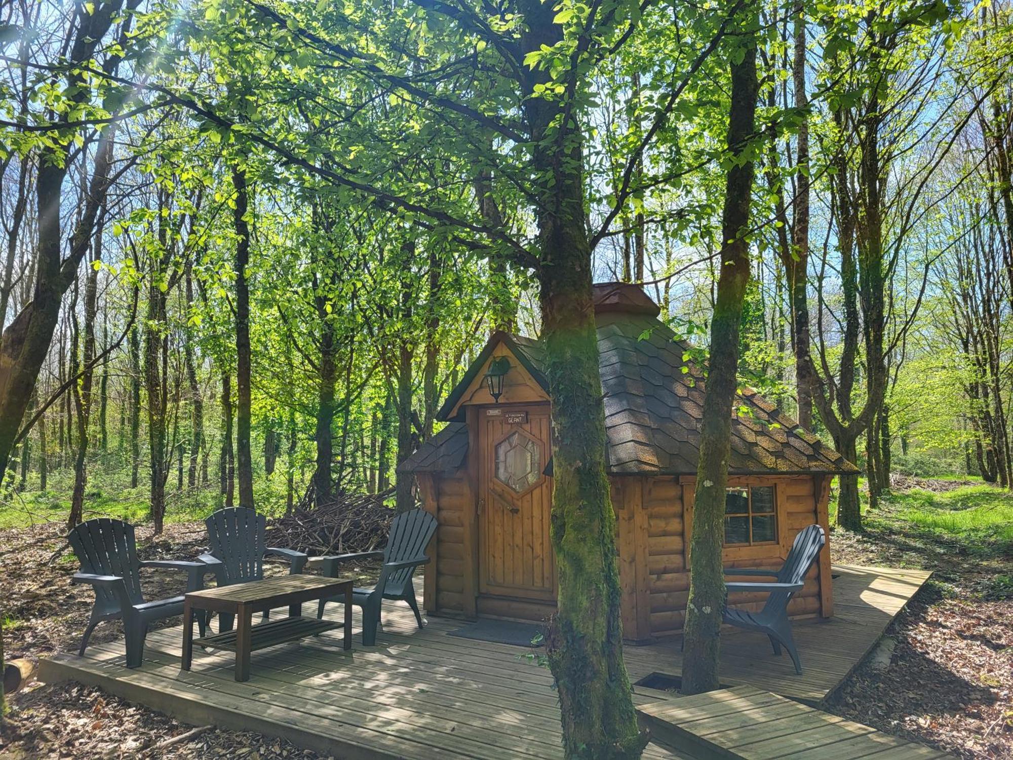 Le Domaine Insolite De Broceliande Paimpont Exterior foto